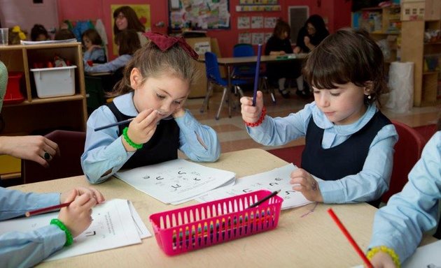 Photo of Bnos Menachem School