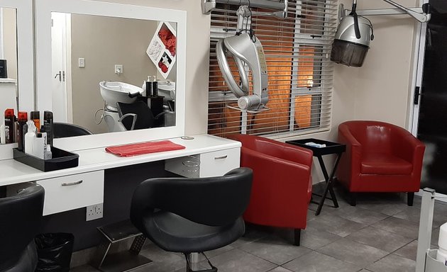 Photo of Randalls Place Hair & Beauty Salon Tableview