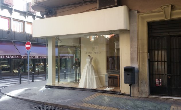 Foto de Tienda de vestidos de novia en Alicante JESUS PEIRÓ