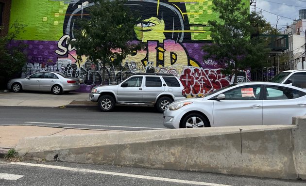 Photo of Borden Avenue Bridge