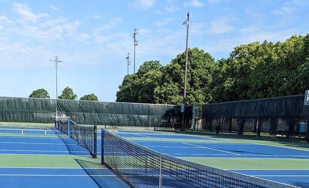 Photo of Parc Louis-Riel tennis courts