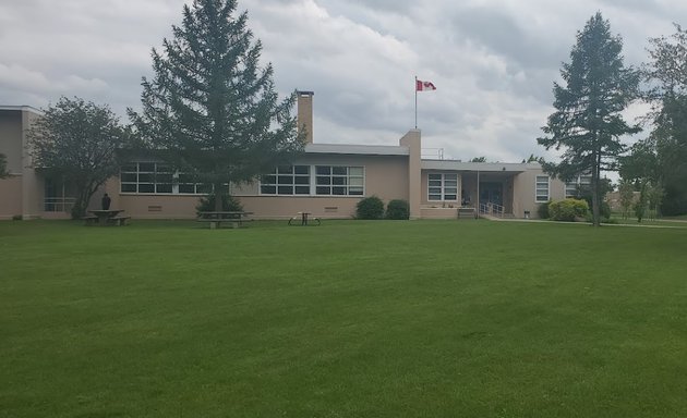 Photo of Crestwood School