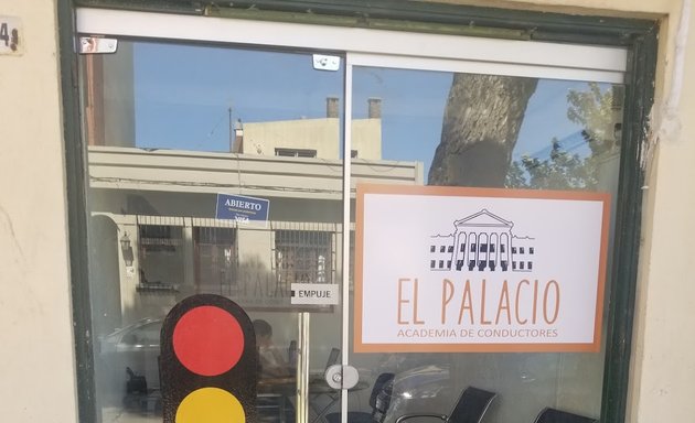 Foto de Academia de Choferes " EL PALACIO "