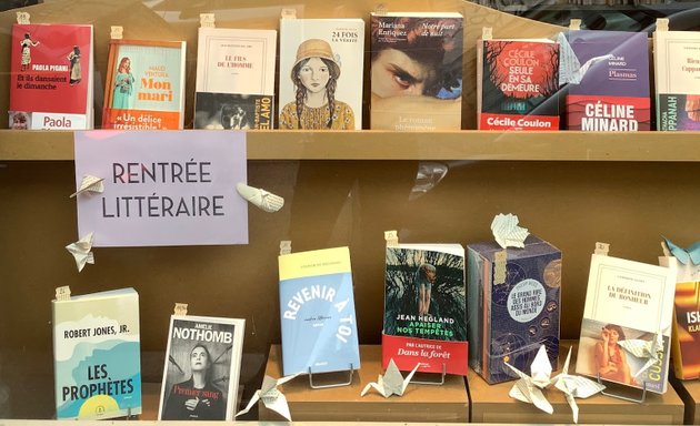 Photo de Librairie Vivement Dimanche - L'Aînée