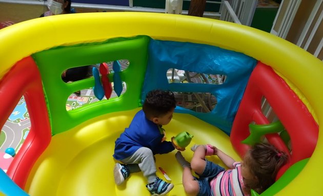 Foto de Jardin infantil y sala cuna volantines de colores