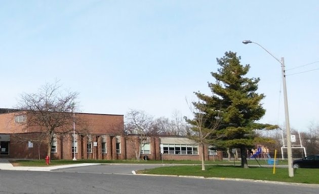 Photo of École élémentaire Jeanne-Lajoie