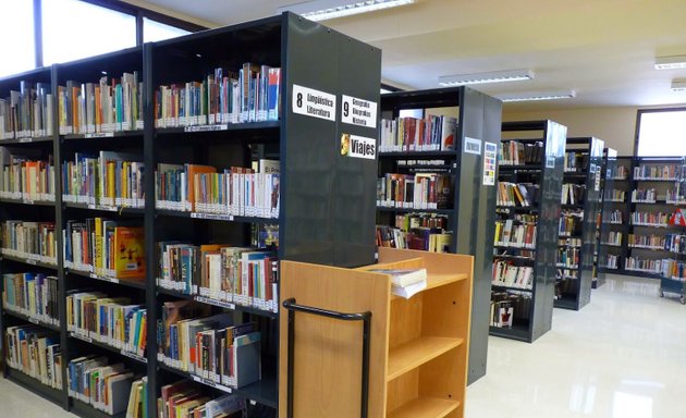 Foto de Biblioteca Pública Javier Tomeo