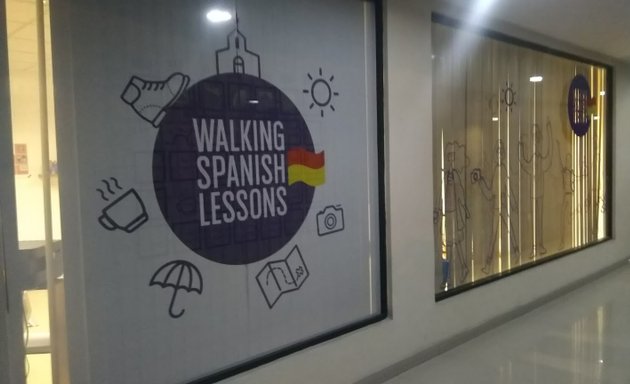 Foto de Walking Spanish Lessons