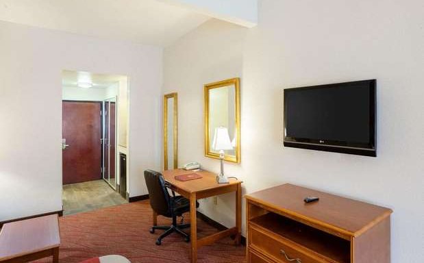 Photo of Comfort Inn & Suites Near Medical Center