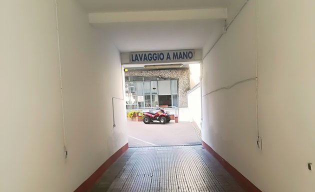 foto Garage Vespri, Autolavaggio a mano (lunedi-sabato 8:30-18:00), Autorimessa(H24), Compro Vendo Auto Usate, Parcheggio