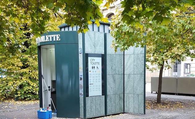 Foto von City Toilette