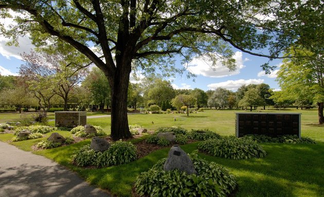 Photo of Urgel Bourgie / Athos - Cimetière jardin & Complexe funéraire Montréal