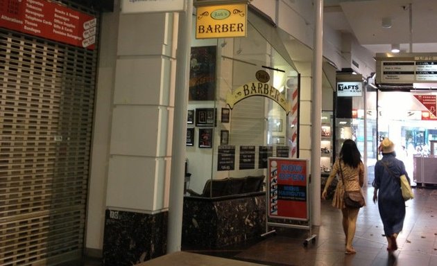 Photo of Barber on Degraves