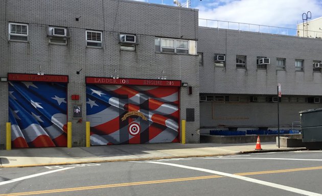 Photo of FDNY Engine 216/Ladder 108/Battalion 35