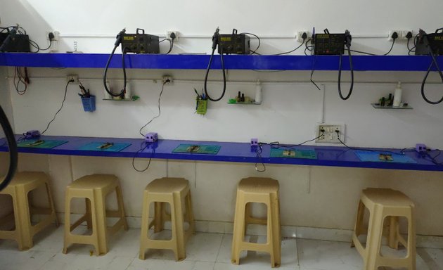 Photo of Global Technology Institute of Mobile Repairing Course