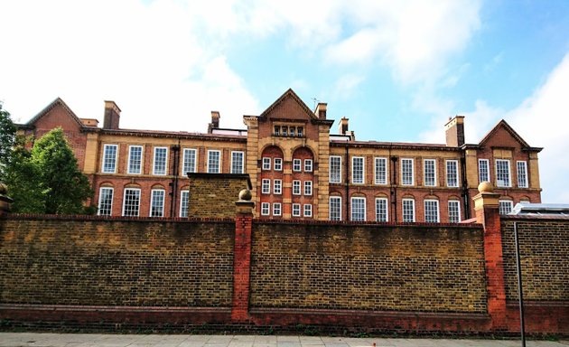 Photo of Queen's Manor Primary School