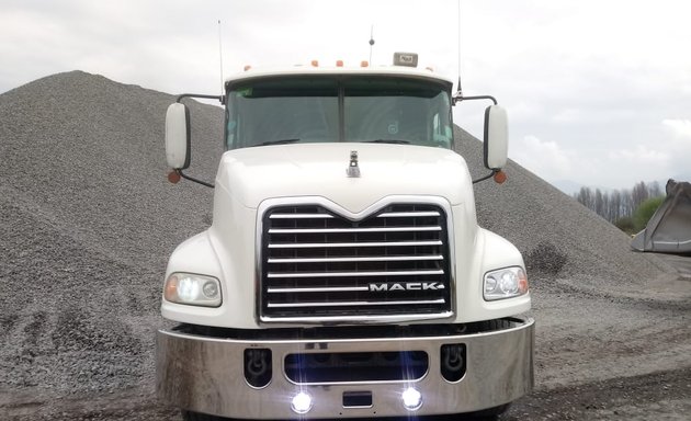 Foto de Taller Fenix Trucks camiones y maquinarias