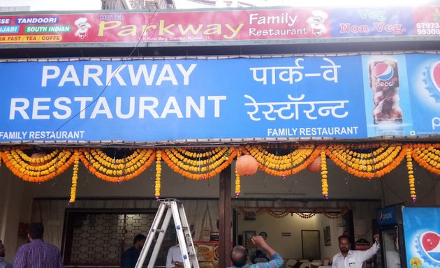 Photo of Parkway Restaurant