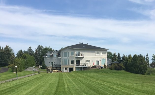 Photo of Cut Away Lawn Maintenance