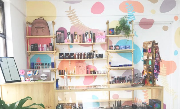 Foto de Meikki Makeup Shop