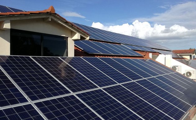 Foto de La Casa de los Paneles Solares