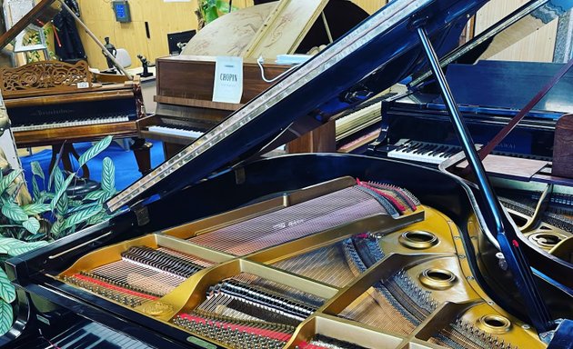 Photo de Accords Reparations 63 (Le spécialiste du piano) ventes de pianos et accords de pianos