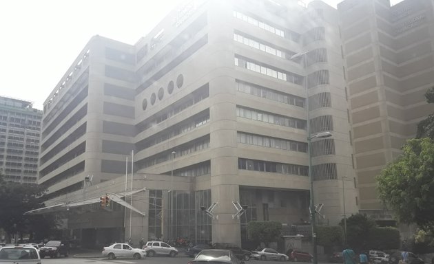 Foto de Hospital De Clinicas Caracas Estacionamiento