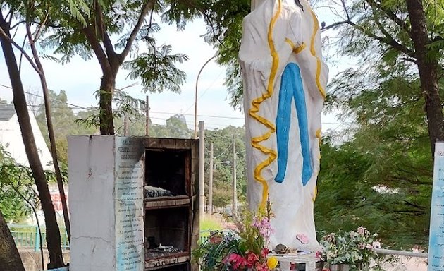 Foto de Plaza Virgen de Lourdes