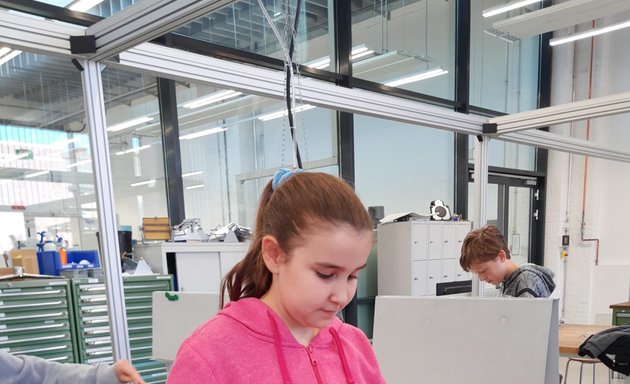 Foto von girlsatec – Frauen in technischen Berufen