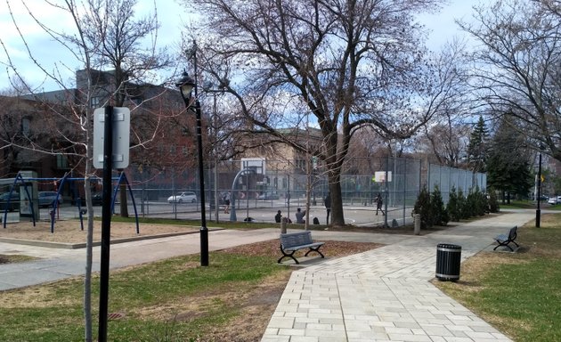 Photo of Parc des Vétérans basketball court