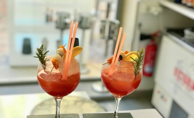 Foto de Capital Bar Cocktails