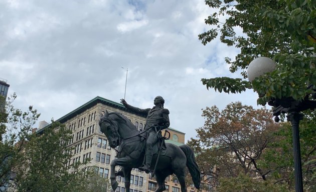 Photo of George Washington Statue