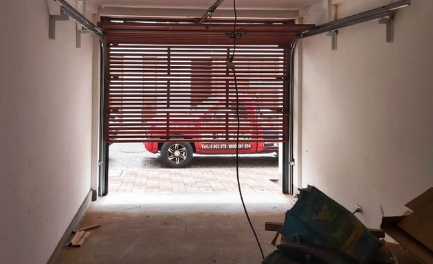 Foto de PUERTAS AUTOMATICAS GUAMAN, Porteros eléctricos, Instalación de cercas eléctricas, Estructuras