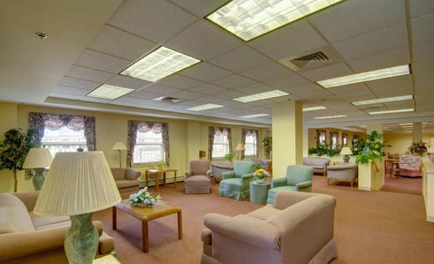 Photo of Senior Suites of Ravenswood Manor
