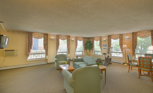 Photo of Senior Suites of Jefferson Park