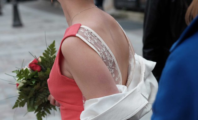 Photo de Anne-Laure Neves - Robes de mariée sur mesure, pièces uniques