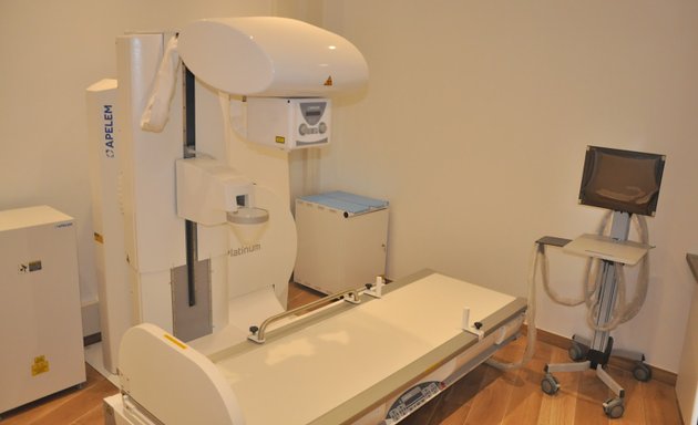 Photo de Centre de Radiologie IMBM Paris - Scanner, IRM, Mammographie, Infiltration, Cytoponction, Biopsie, Hystérographie