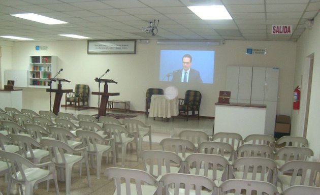 Foto de Salón del Reino de los Testigos de Jehová