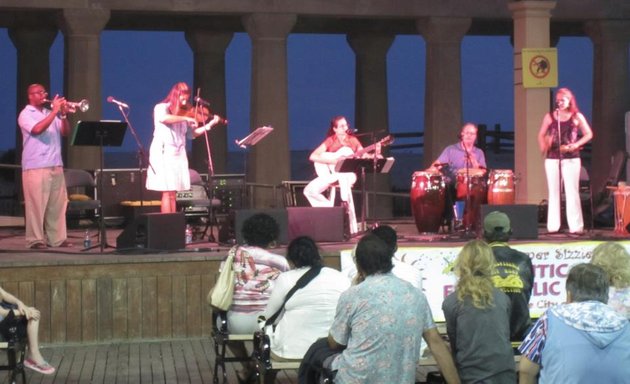 Photo of Magdaliz and Her Latin Ensemble Crisol