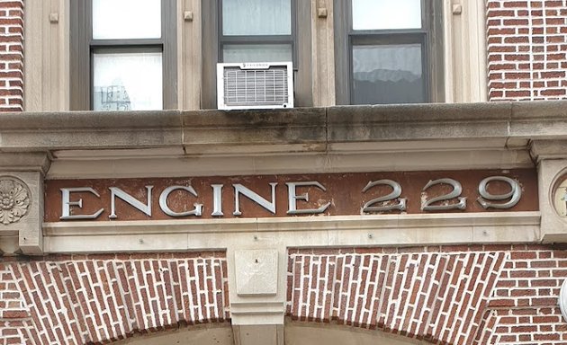 Photo of FDNY Engine 229 Ladder 146