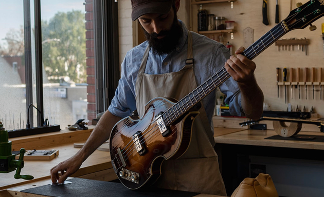 Photo of Luthier Guitare Denat