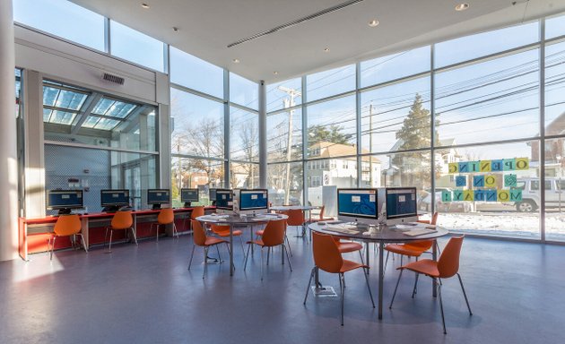 Photo of Mariners Harbor Library