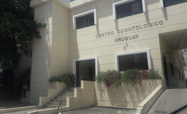 Foto de Centro Odontológico Uruguay