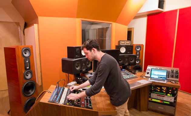 Photo of The Sound Design Mastering Studio : NYC Mastering Engineer Tim Boyce