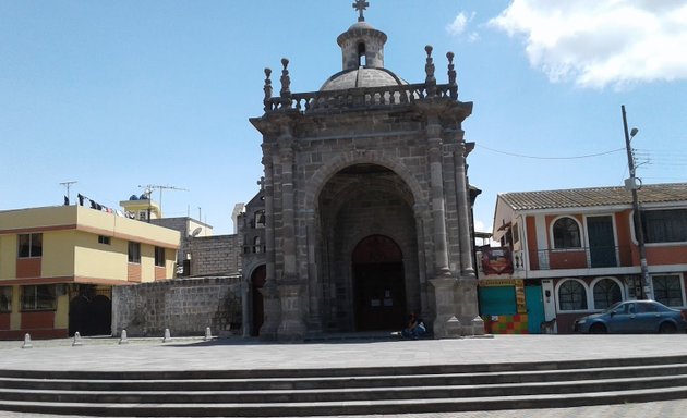 Foto de Iglesia Católica Santa Rosa y Santa Clara de Pomasqui