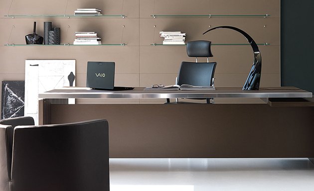 Photo of Italian executive desks CA: La Mercanti USA