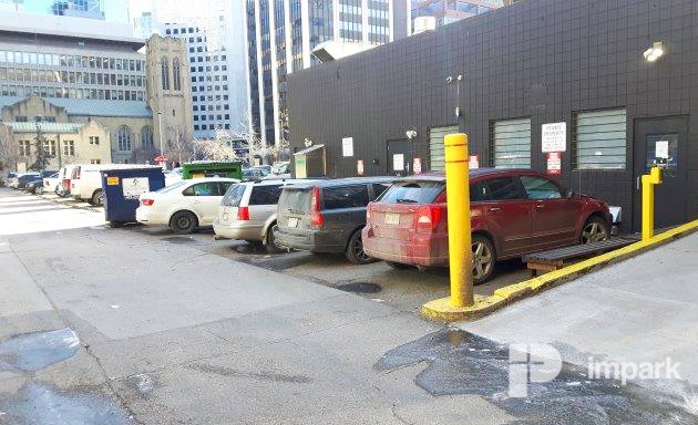 Photo of 550 - 6th Avenue SW Parking