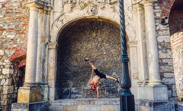 Foto von Andalousi Elakel - Handstand Show Act