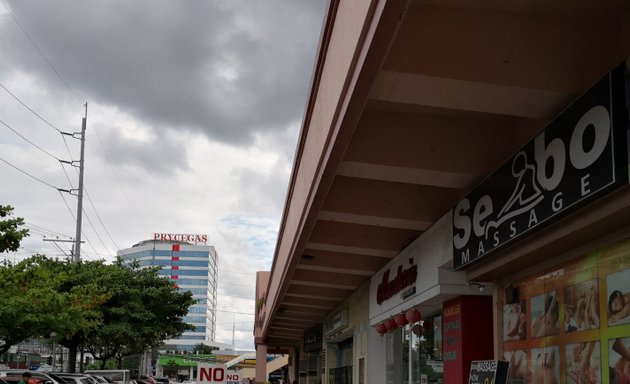 Photo of Victoria Plaza West Parking Area