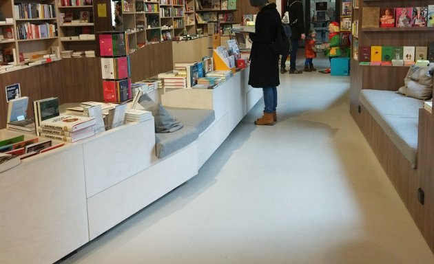 Foto von ocelot, not just another bookstore